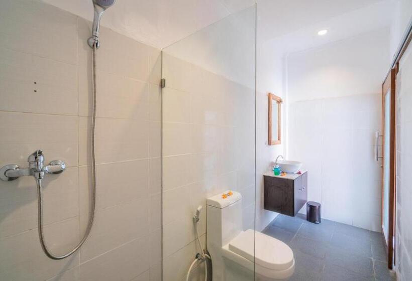 חדר סטנדרט נוף לבריכה, Wooden Puri Guesthouse By Bukit Vista