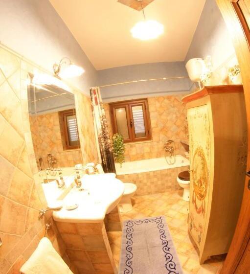 غرفة قياسية مزوَّدة بشُرفة, Cortile Lattuca