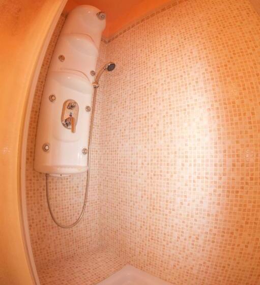 جناح مطلّ علي البحر, Cortile Lattuca