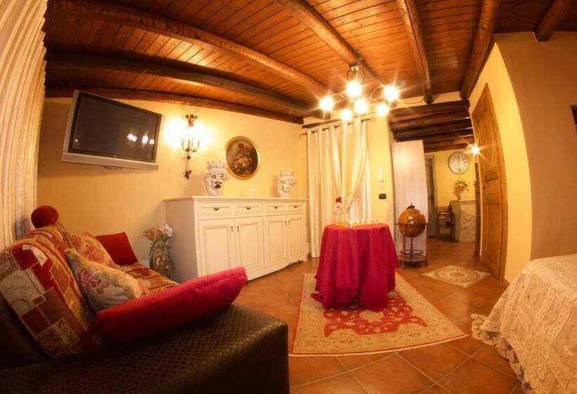 جناح مطلّ علي البحر, Cortile Lattuca