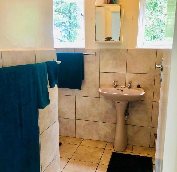 דירת חדר נוף לים, 23 Ambleside Holiday Retreat By The Sea