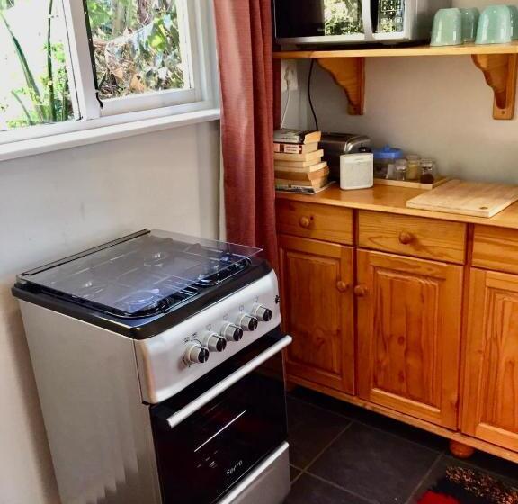 דירת חדר נוף לים, 23 Ambleside Holiday Retreat By The Sea