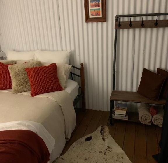 디럭스 룸, Evanston Station