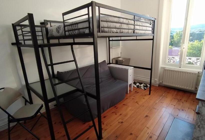 이코노이 4인룸, La Batisse De Saint Chamond