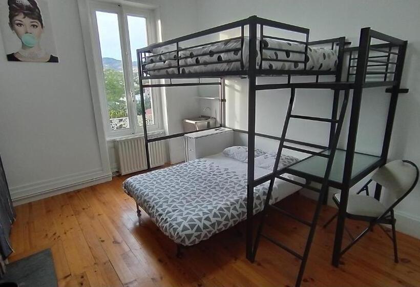 이코노이 4인룸, La Batisse De Saint Chamond