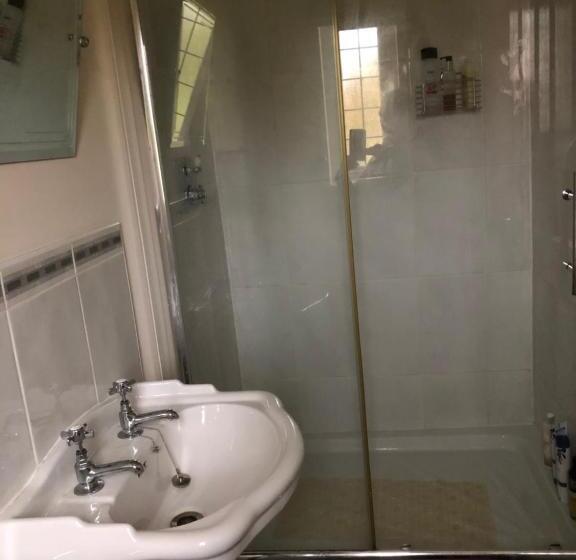 غرفة قياسية سرير كينج, Grange House Bed & Breakfast