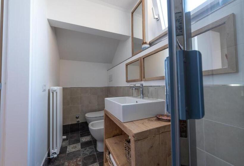 Chambre Standard Individuelle, Le Due Torri