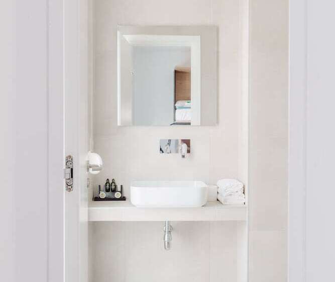 Capsule, Athens Backpackers