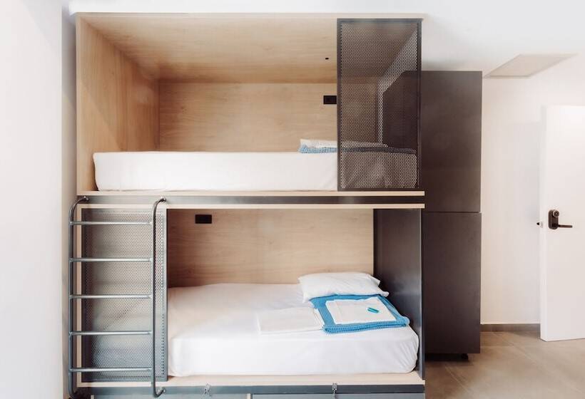 Capsule, Athens Backpackers