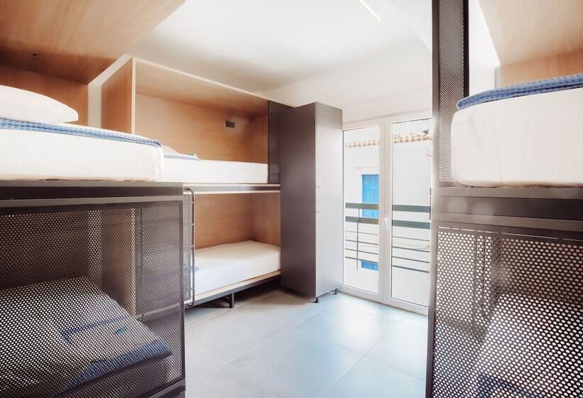 Capsule, Athens Backpackers