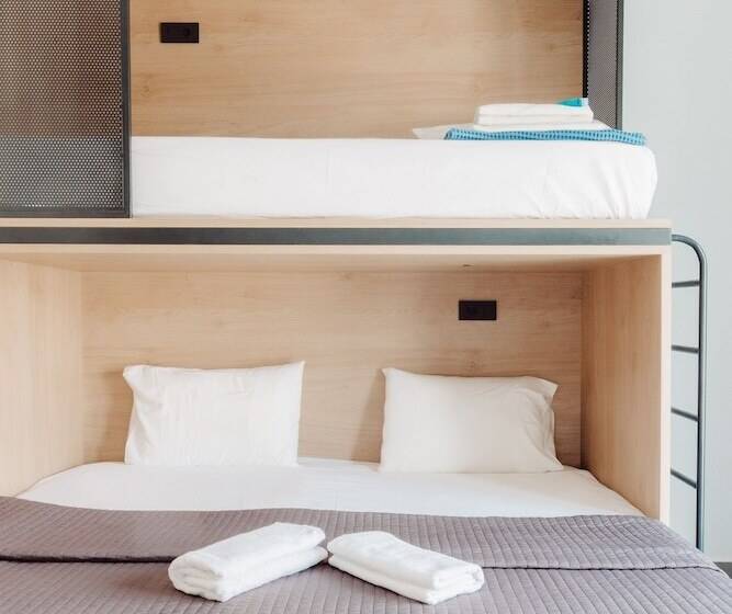 バルコニー付きスタンダードステューディオ, Athens Backpackers