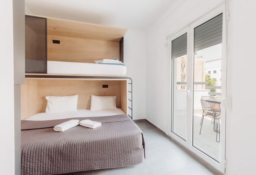 バルコニー付きスタンダードステューディオ, Athens Backpackers