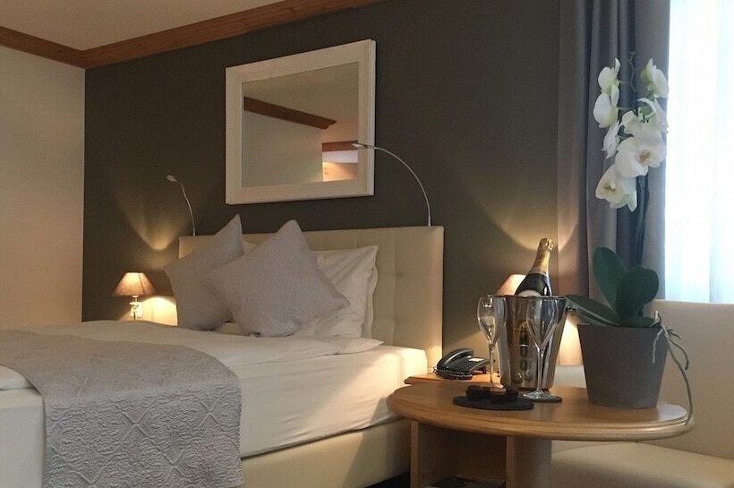 اتاق اکونومی, Albatros