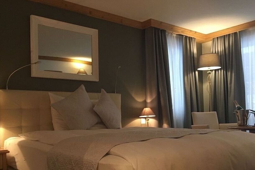 اتاق اکونومی, Albatros