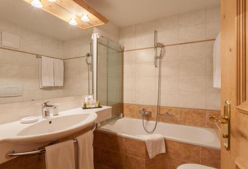 اتاق لوکس با چشمانداز, Albatros