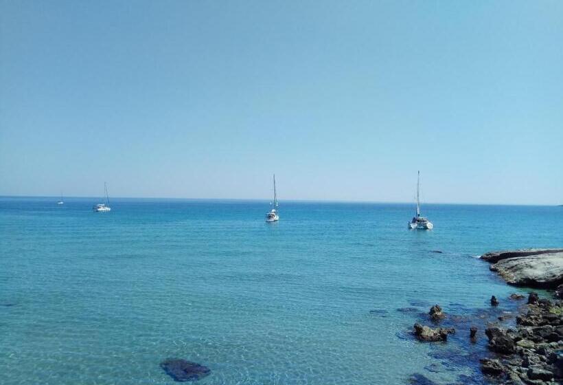 اتاق استاندارد چهار تخته با چشمانداز دریا, Anatoli