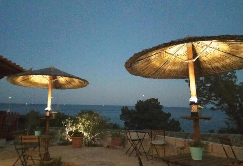 اتاق استاندارد با چشمانداز دریا, Anatoli