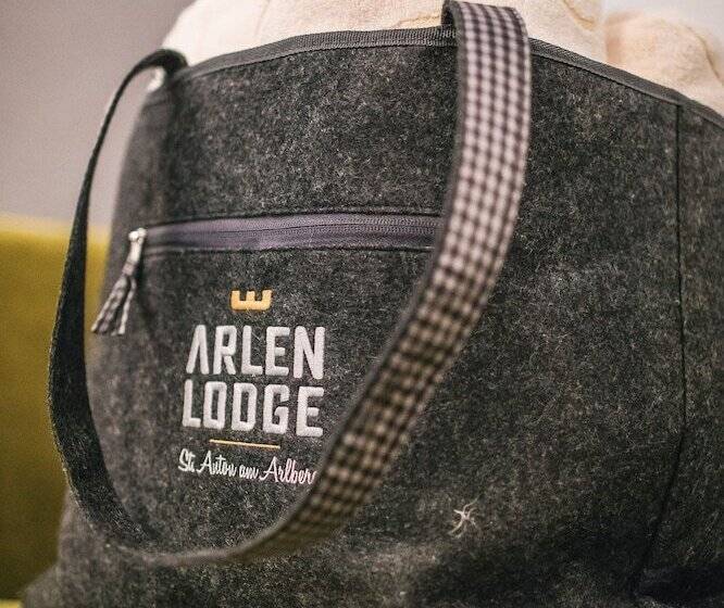 غرفة كومفورت ثلاثية, Arlen Lodge