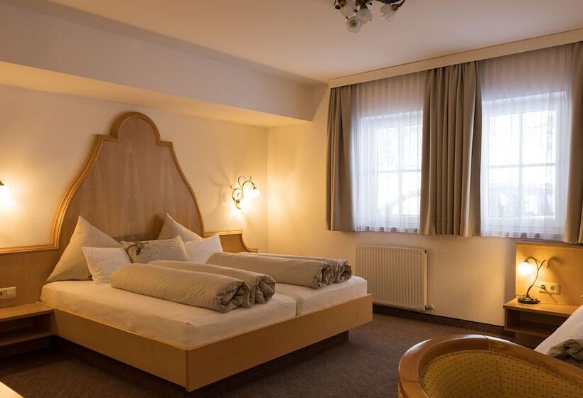 غرفة كومفورت ثلاثية, Arlen Lodge