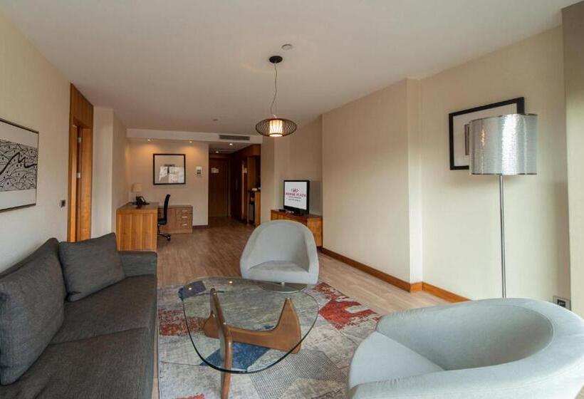 جناح سرير كينج, Crowne Plaza Istanbul Harbiye, An Ihg