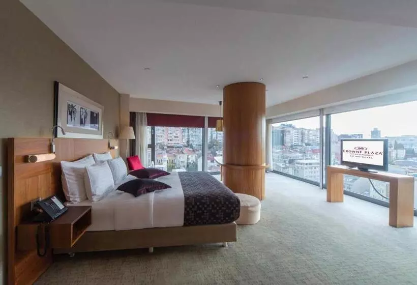 キングサイズベッドのスイートルーム, Crowne Plaza Istanbul Harbiye, An Ihg