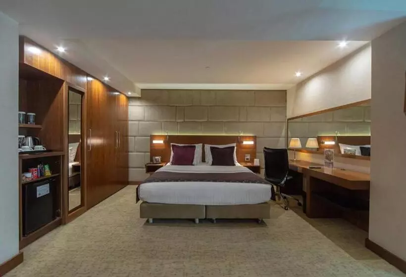 キングサイズベッドのジュニアスイート, Crowne Plaza Istanbul Harbiye, An Ihg