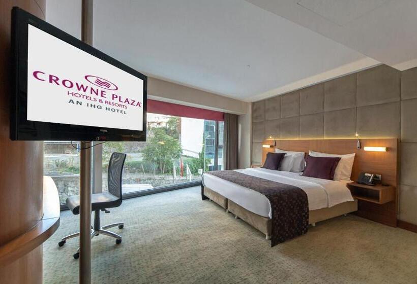 带大床的小型套房, Crowne Plaza Istanbul Harbiye, An Ihg