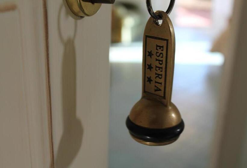 اتاق استاندارد چهار تخته, Esperia