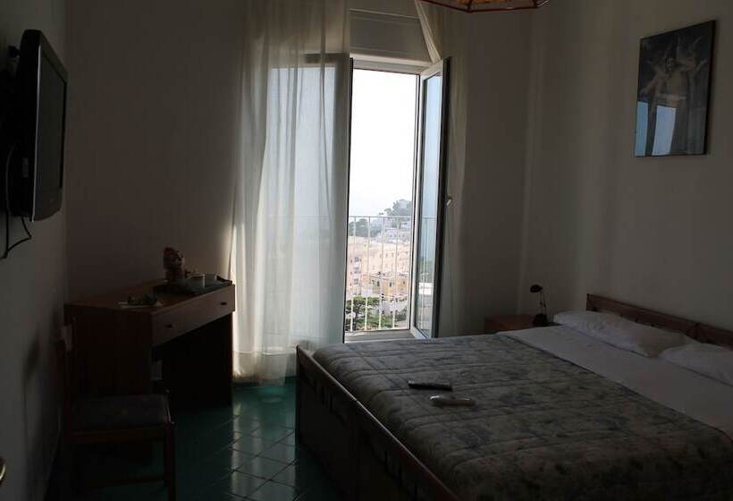 اتاق کلاسیک با چشمانداز دریا, Esperia