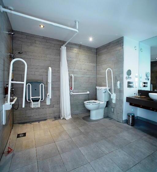 장애인을 위한 스탠다드 룸, Holiday Inn Bristol City Centre, An Ihg