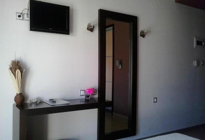 스탠다드 트리플 룸, Kipseli