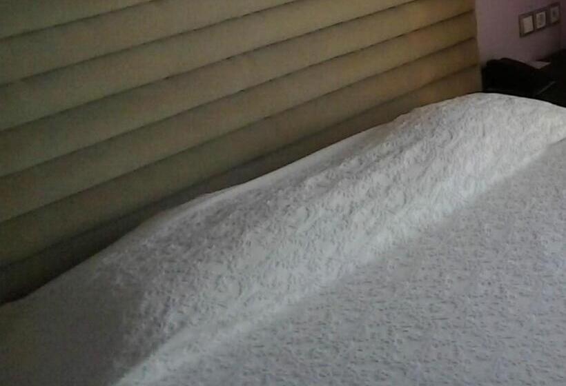 장애인을 위한 스탠다드 룸, Kipseli