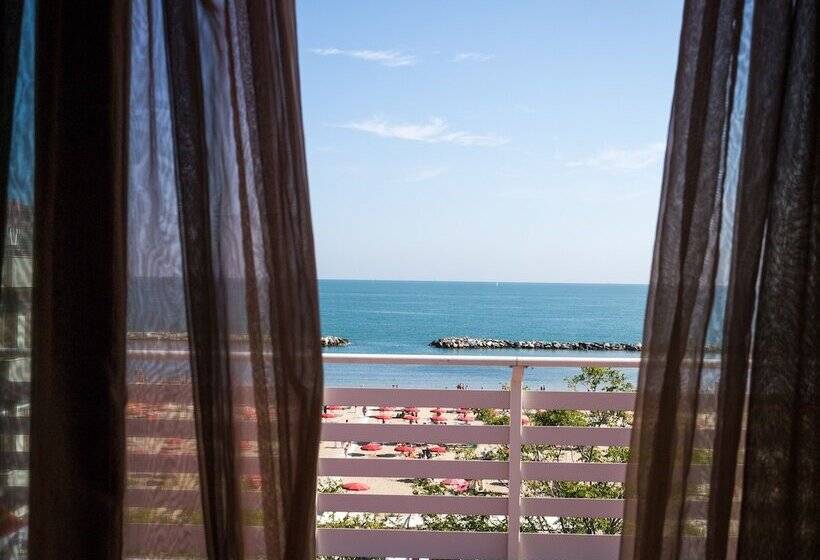 オーシャンビュースタンダードルームバルコニー付き, Lamorosa