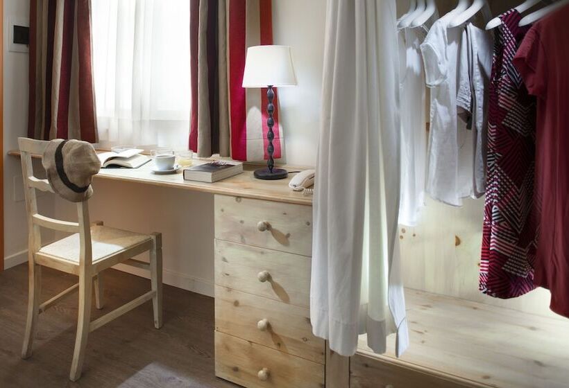 スタンダード4人部屋, Lamorosa