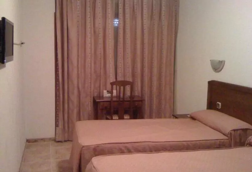 اتاق استاندارد سه نفره, Praderón