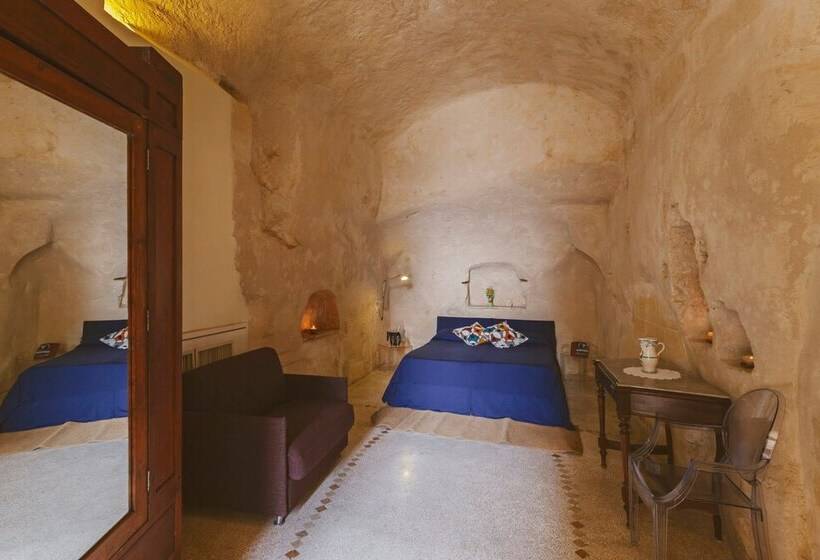 标准单人间, Sassi