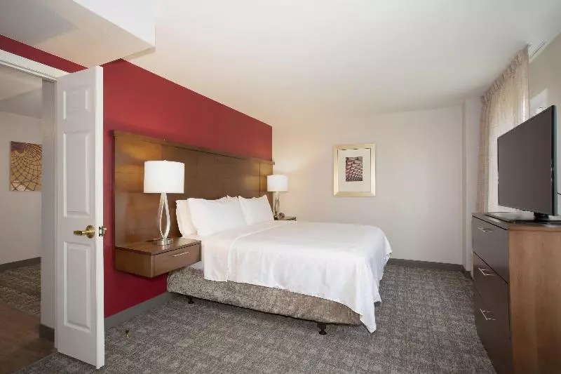 キングサイズベッドのスイートルーム, Staybridge Suites Denver International Airport, An Ihg