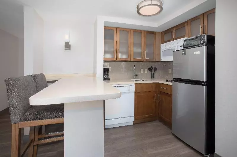 キングサイズベッドのスイートルーム, Staybridge Suites Denver International Airport, An Ihg