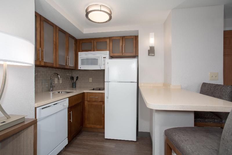 Люкс Кровать Кинг, Staybridge Suites Denver International Airport, An Ihg