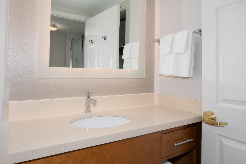 Люкс Кровать Кинг, Staybridge Suites Denver International Airport, An Ihg