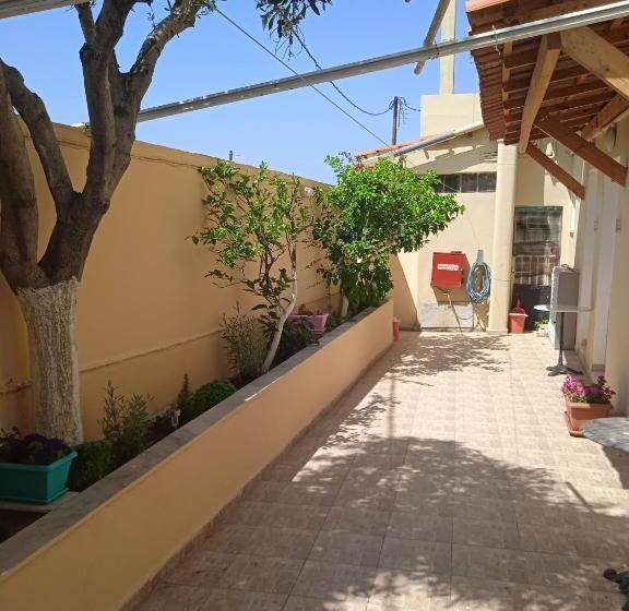 דירת חדר, Villa Constantsia