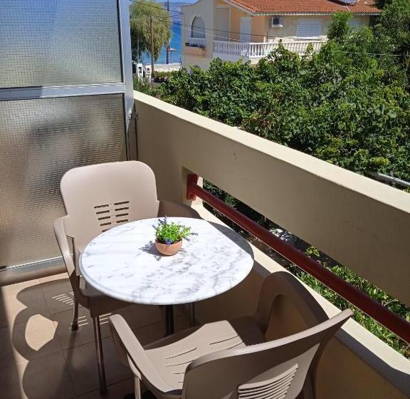 סטודיו משפחתי, Villa Constantsia