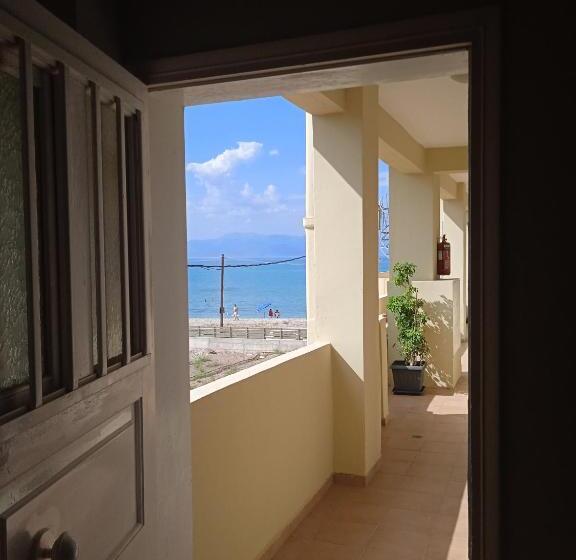 חדר דלוקס צדדי נוף לים, Villa Constantsia