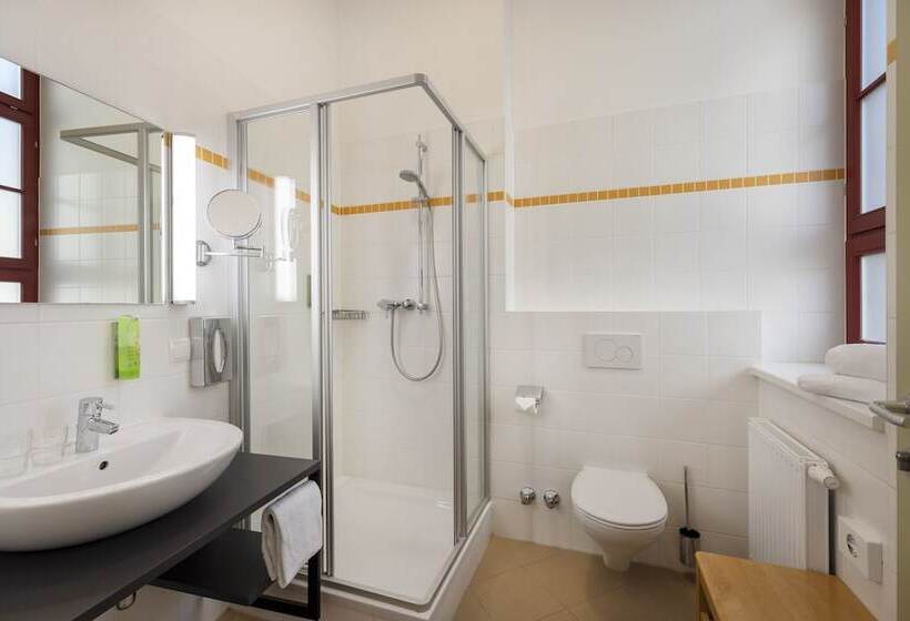 标准三人间, Jufa Hotel Bregenz