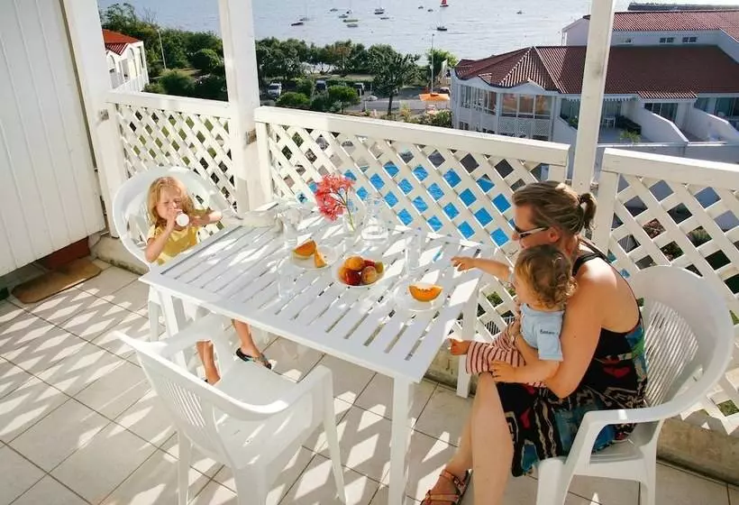プールビューの２ベッドルームアパート, Residence Odalys Les Terrasses De Fort Boyard