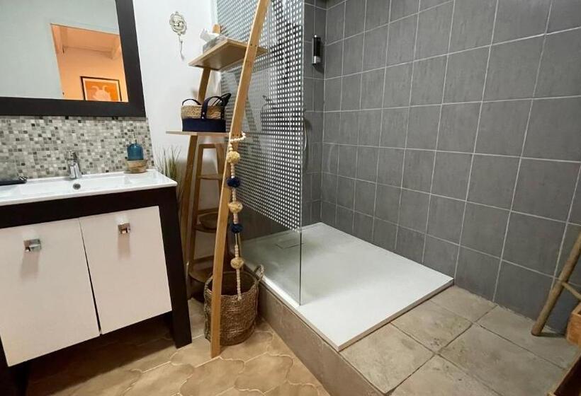 Номер Deluxe, Joli Mazet à Nîmes Idéalement Situé Entre La Garrigue Et La Ville
