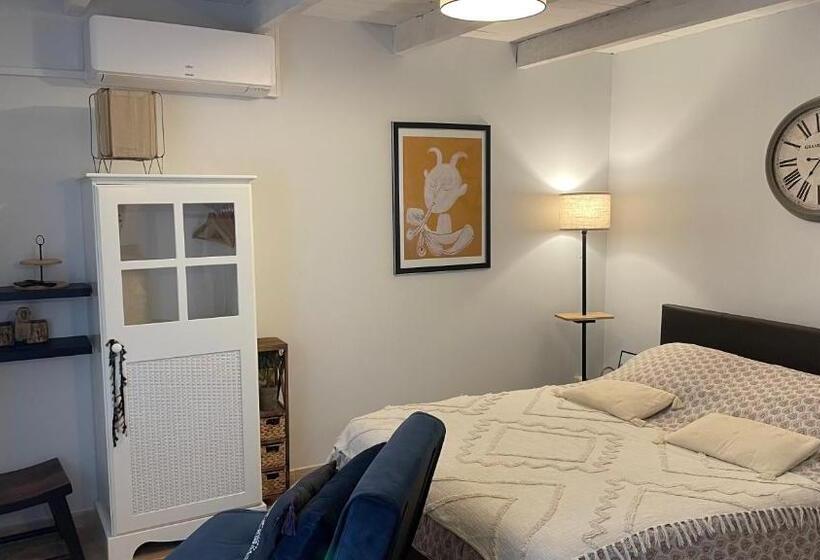 Номер Deluxe, Joli Mazet à Nîmes Idéalement Situé Entre La Garrigue Et La Ville