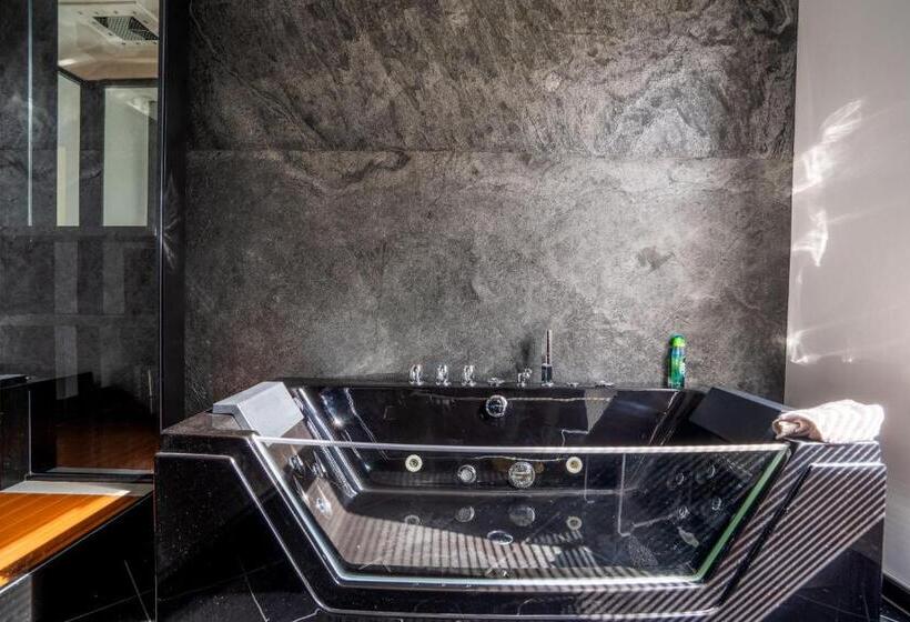 标准间带漩涡浴缸, Little Suite