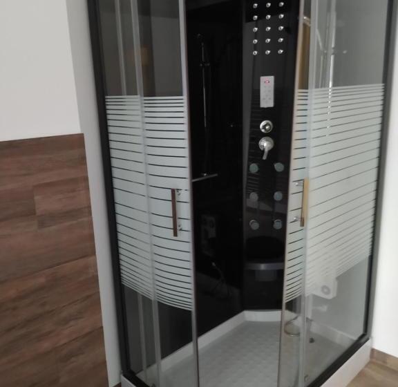 经济房, Little Suite