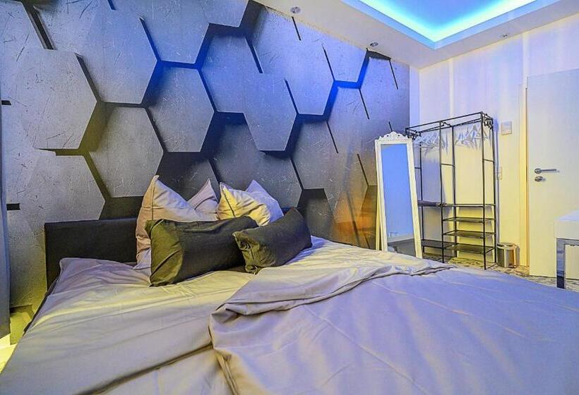 经济房, Little Suite